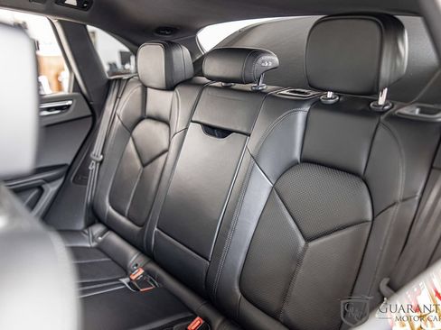 Used 2018 Porsche Macan AWD/4WD image 32