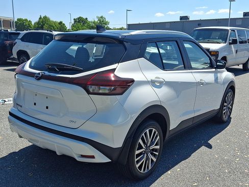 Used 2023 Nissan Kicks SV FWD image 4