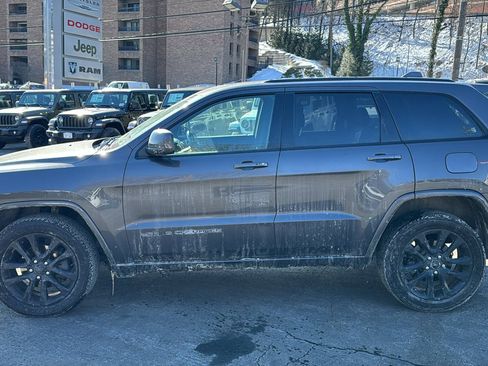 Used 2019 Jeep Grand Cherokee Altitude image 11