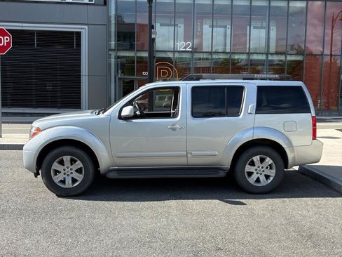 Used 2007 Nissan Pathfinder LE w/ LE Navigation Pkg AWD/4WD image 3