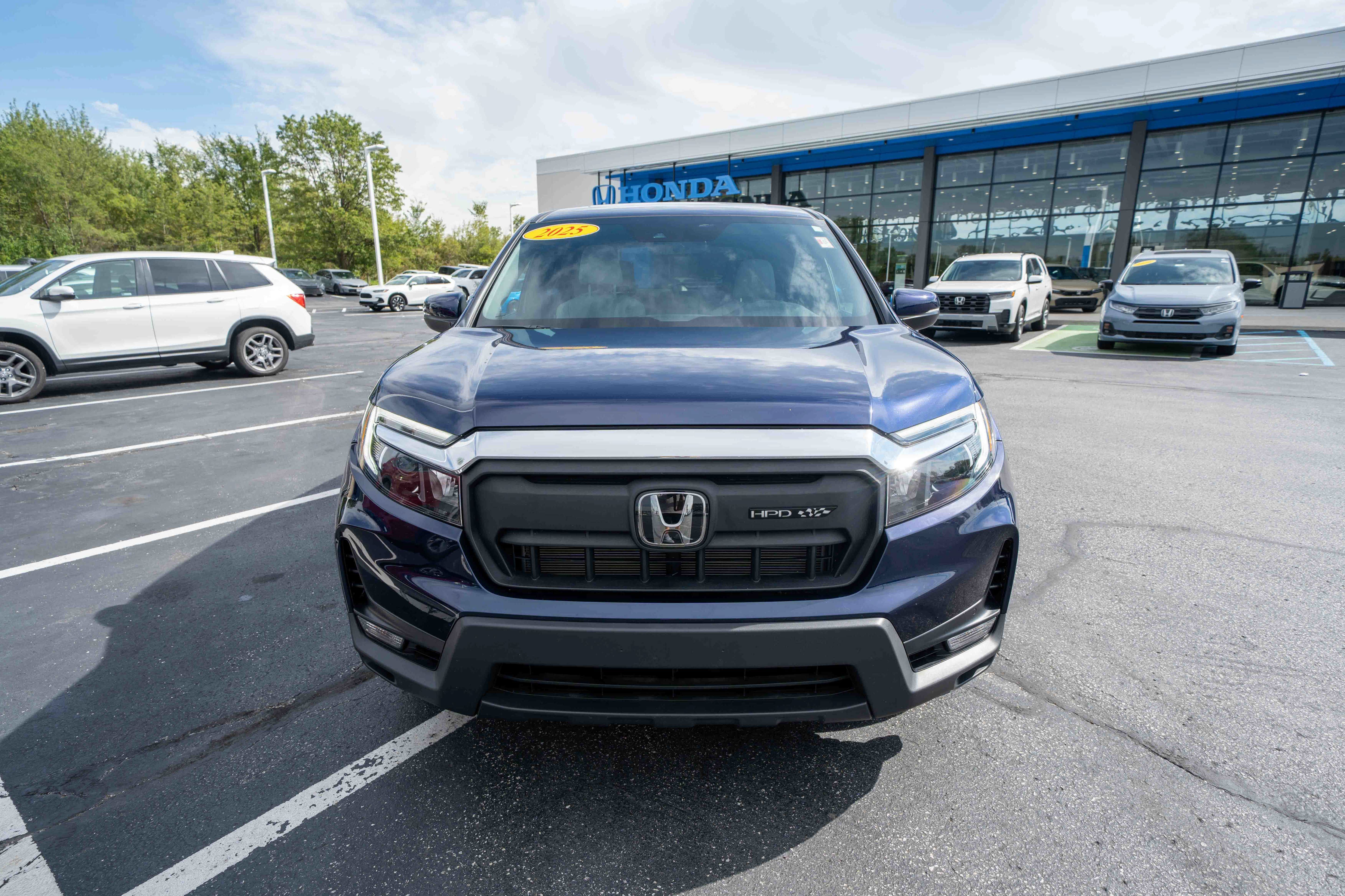 Used 2025 Honda Passport EX-L image 2