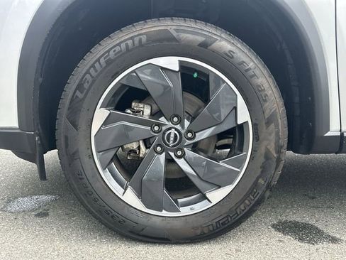 Used 2024 Nissan Rogue SV image 11