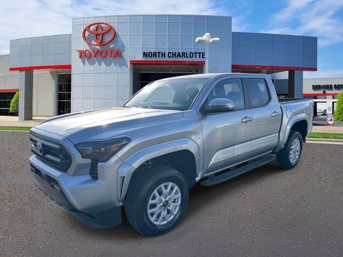 Used 2025 Toyota Tacoma SR5 AWD/4WD image 4
