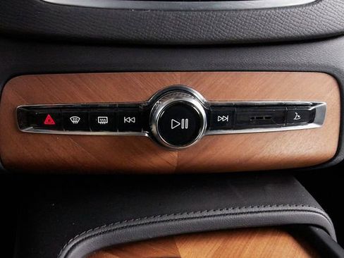 Certified 2024 Volvo XC90 T8 Plus w/ Protection Package Premier AWD/4WD image 15