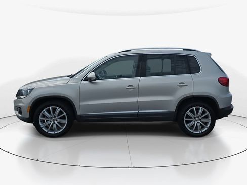 Used 2012 Volkswagen Tiguan SE image 8