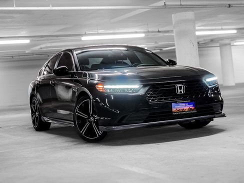 Used 2023 Honda Accord Sport image 4