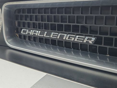 Used 2012 Dodge Challenger SRT8 w/ Premium Sound Group image 28