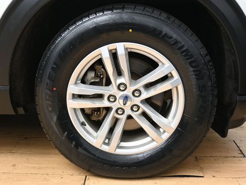 Used 2022 Ford Explorer XLT w/ Equipment Group 202A AWD/4WD image 14
