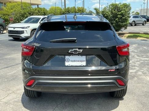 Used 2024 Chevrolet Trax RS w/ Sunroof Package FWD image 4