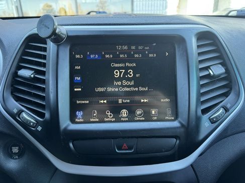 Used 2018 Jeep Cherokee Latitude Plus image 10