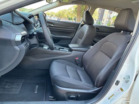 Used 2025 Nissan Altima 2.5 SV FWD image 22