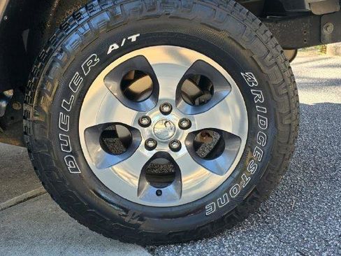Used 2018 Jeep Wrangler Unlimited Sahara w/ Connectivity Group AWD/4WD image 19