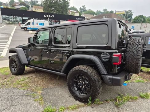 Used 2024 Jeep Wrangler Unlimited AWD/4WD image 11