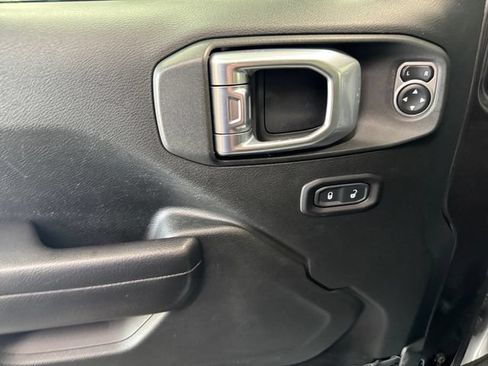 Used 2018 Jeep Wrangler Unlimited Sport S AWD/4WD image 29