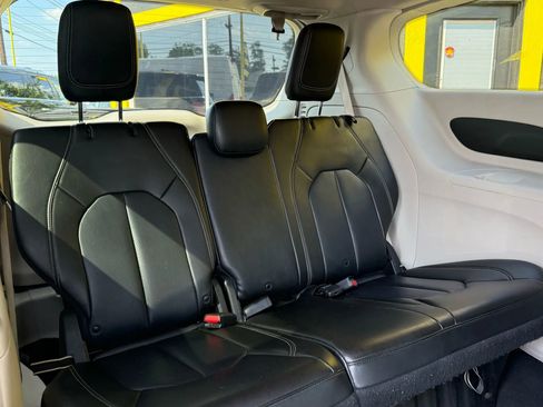 Used 2021 Chrysler Voyager Lxi image 27