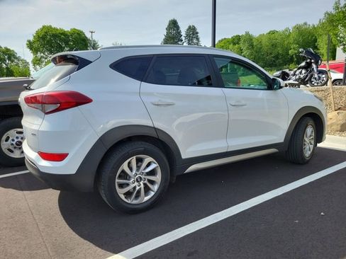 Used 2017 Hyundai Tucson SE AWD/4WD image 3