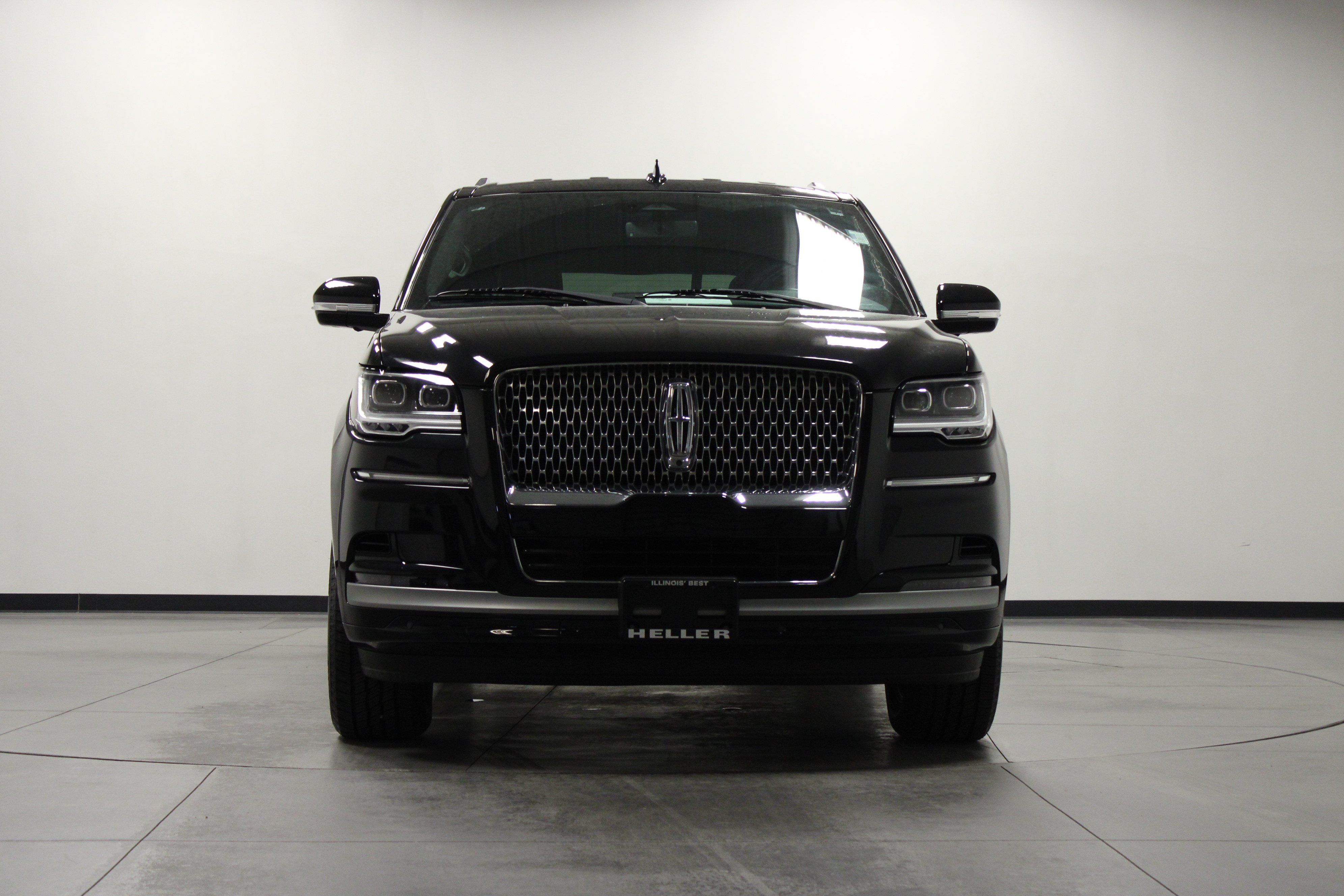 Used 2023 Lincoln Navigator 2WD image 9