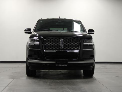 Used 2023 Lincoln Navigator 2WD image 9