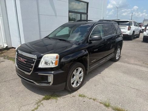 Used 2017 GMC Terrain SLE w/ Convenience Package FWD image 2