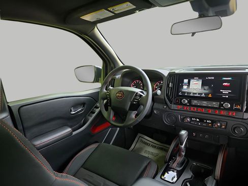 Used 2025 Nissan Frontier Pro-X RWD image 9