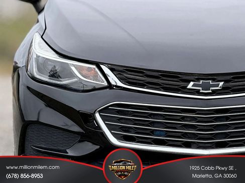 Used 2018 Chevrolet Cruze LS FWD image 11