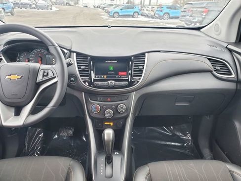 Certified 2022 Chevrolet Trax LT w/ LT Convenience Package image 17