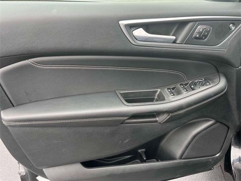 Used 2024 Ford Edge Titanium image 26