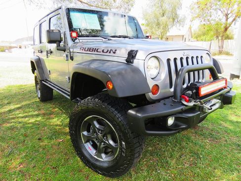 Used 2013 Jeep Wrangler Unlimited Rubicon AWD/4WD image 11