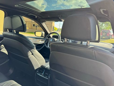 Used 2019 BMW 530i xDrive w/ Convenience Package image 34