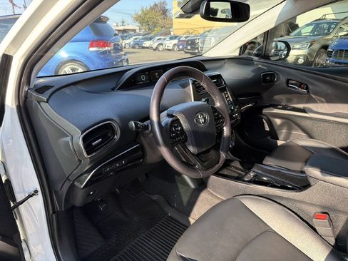 Used 2022 Toyota Prius AWD image 31