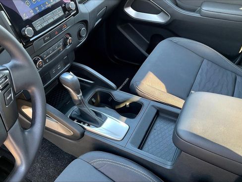 Used 2024 Nissan Frontier SV image 19