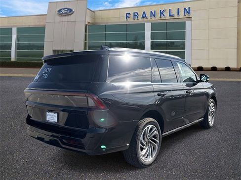 New 2025 Lincoln Navigator Reserve image 7