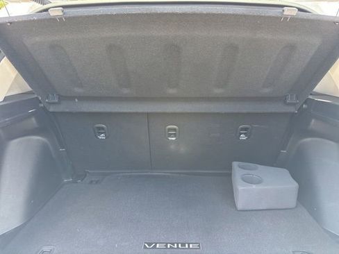 Used 2024 Hyundai Venue SE FWD image 32