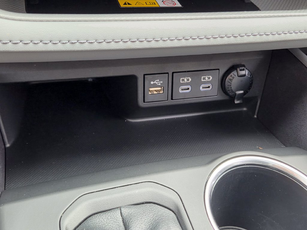 Used 2023 Toyota Highlander XLE FWD image 28