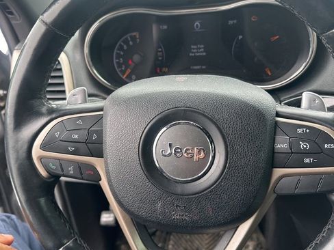 Used 2016 Jeep Grand Cherokee Laredo 75th Anniversary image 18