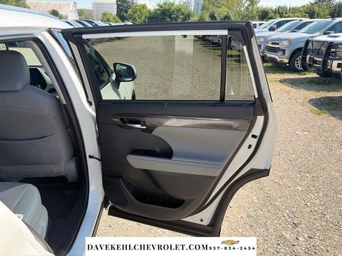 Used 2021 Toyota Highlander Platinum AWD/4WD image 19