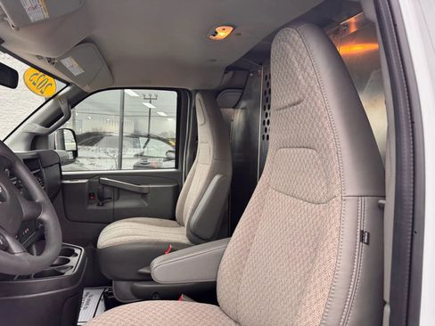 Used 2025 Chevrolet Express 2500 Extended w/ Communications Package image 10