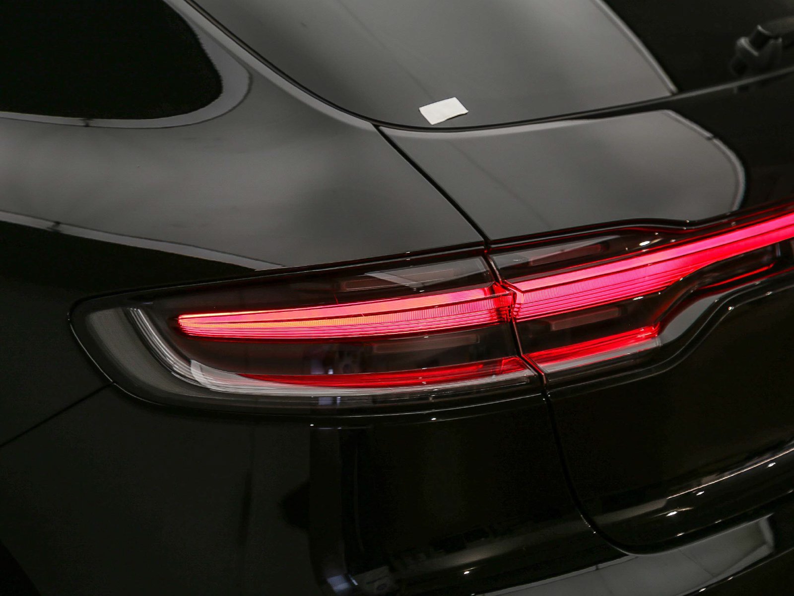 Certified 2025 Porsche Macan S AWD/4WD image 16