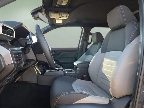 Used 2024 Toyota Tacoma TRD Sport w/ TRD Sport Upgrade Package image 9