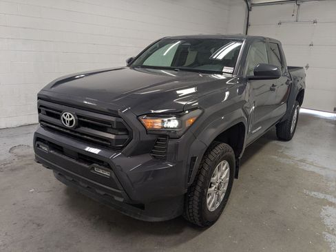 Used 2024 Toyota Tacoma SR5 AWD/4WD image 11