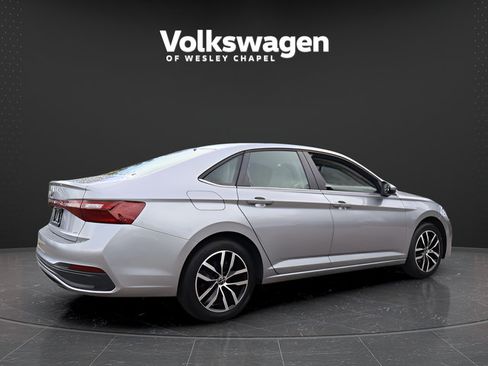 Certified 2025 Volkswagen Jetta SE FWD image 8