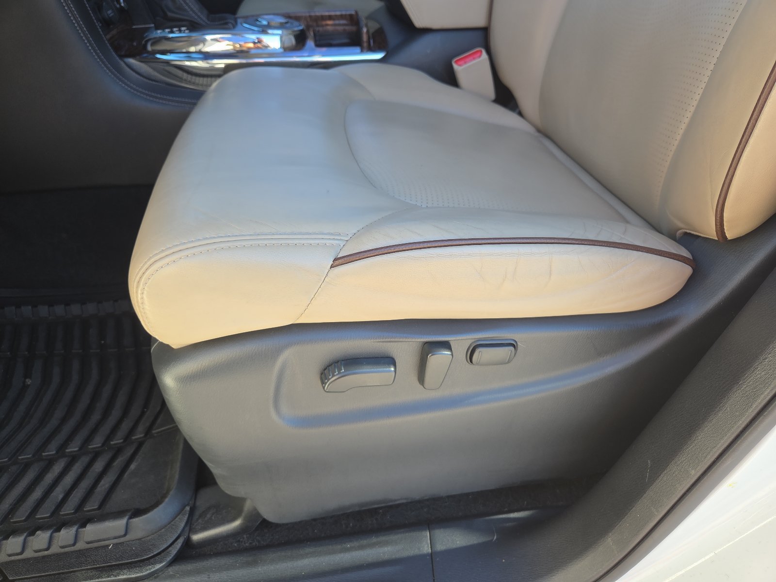 Used 2020 Nissan Armada Platinum w/ Captain's Chairs Package RWD image 15