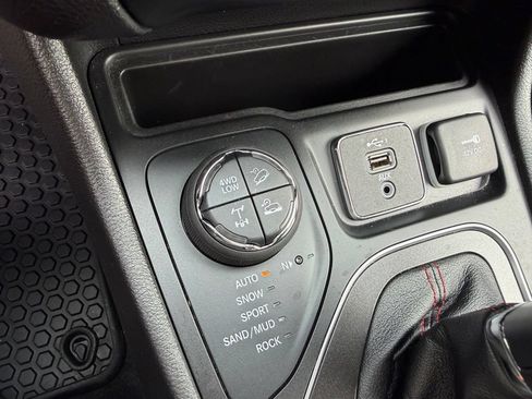 Used 2021 Jeep Cherokee Trailhawk w/ Trailer Tow Group AWD/4WD image 25