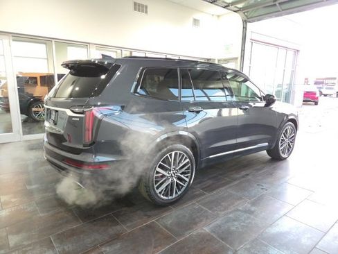 Used 2022 Cadillac XT6 Sport w/ Platinum Package image 8