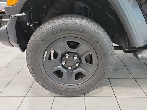 Used 2019 Jeep Wrangler Sport image 35