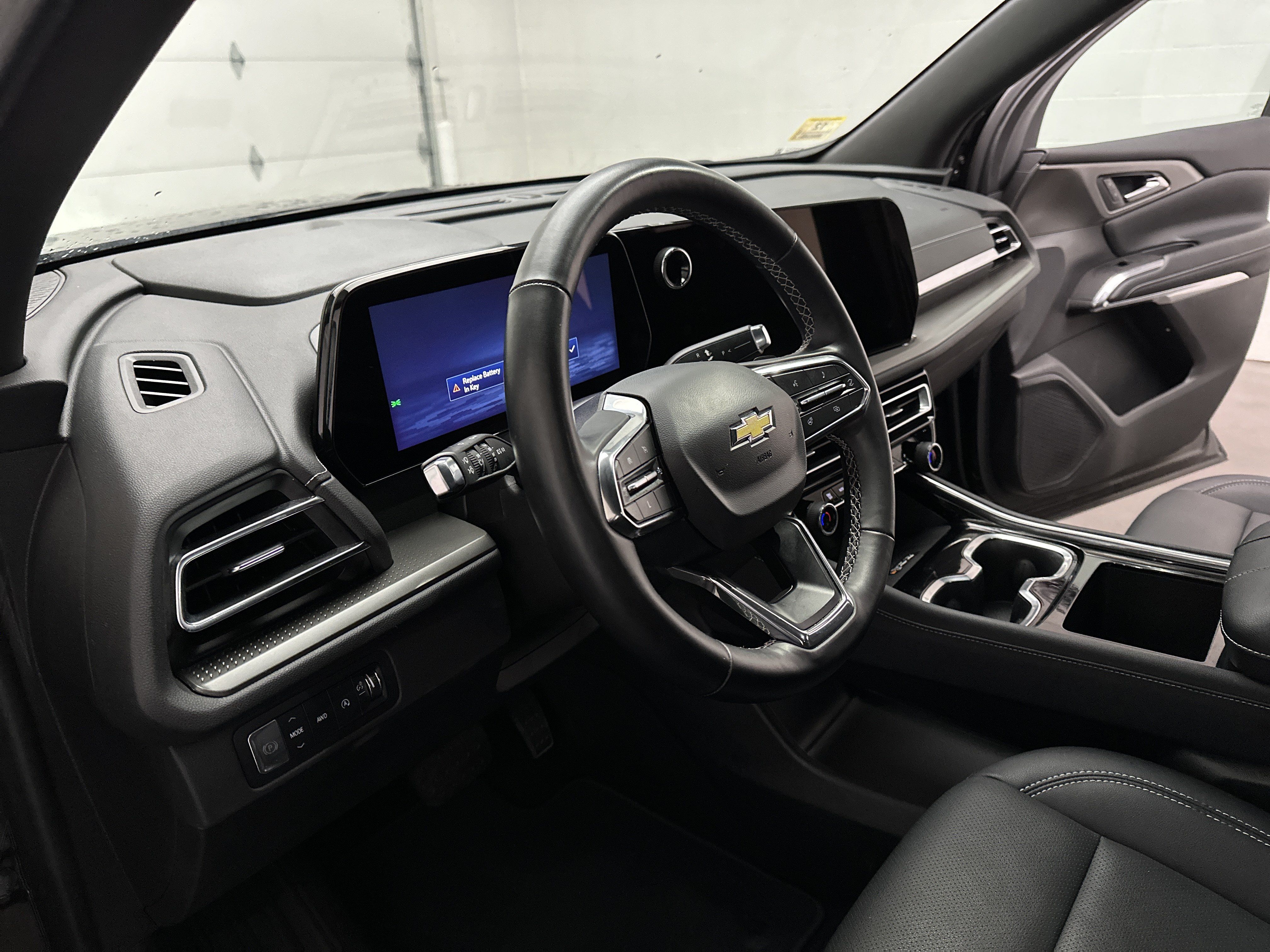 Used 2025 Chevrolet Traverse LT AWD/4WD image 17