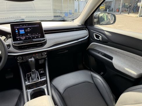 Used 2022 Jeep Compass Latitude image 30