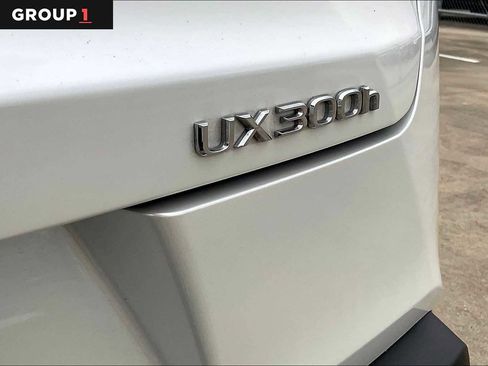 Certified 2025 Lexus UX 300h FWD image 27