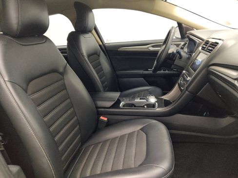 Used 2017 Ford Fusion SE w/ Equipment Group 201A FWD image 21