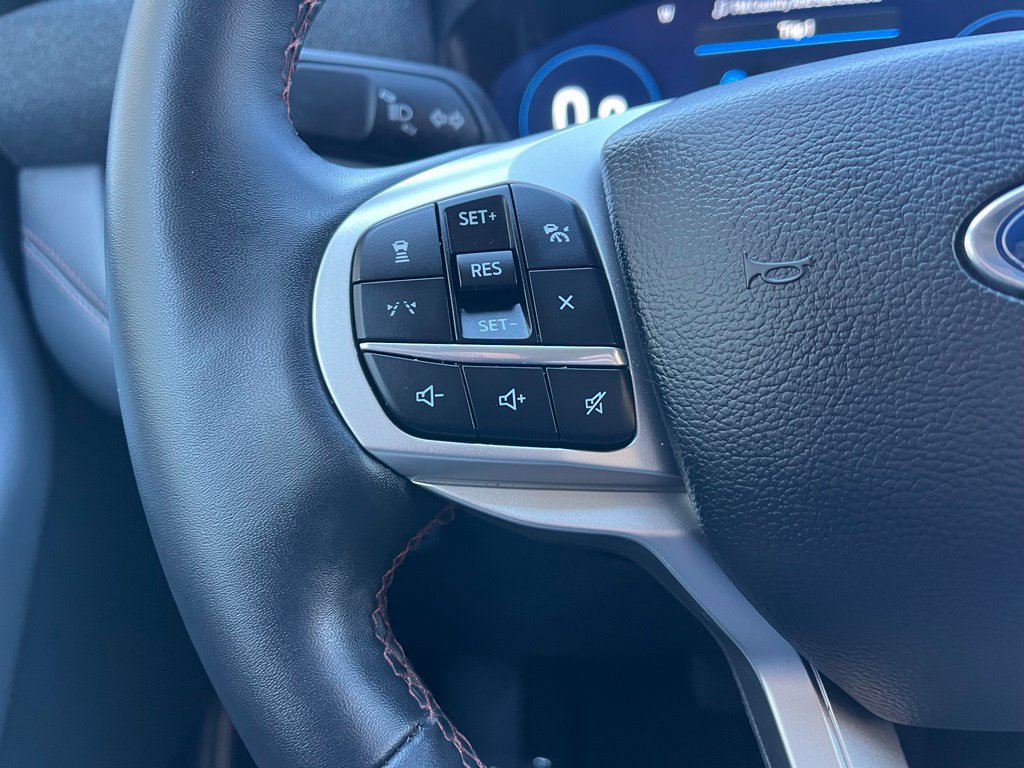 Used 2025 Ford Explorer Active AWD/4WD image 27
